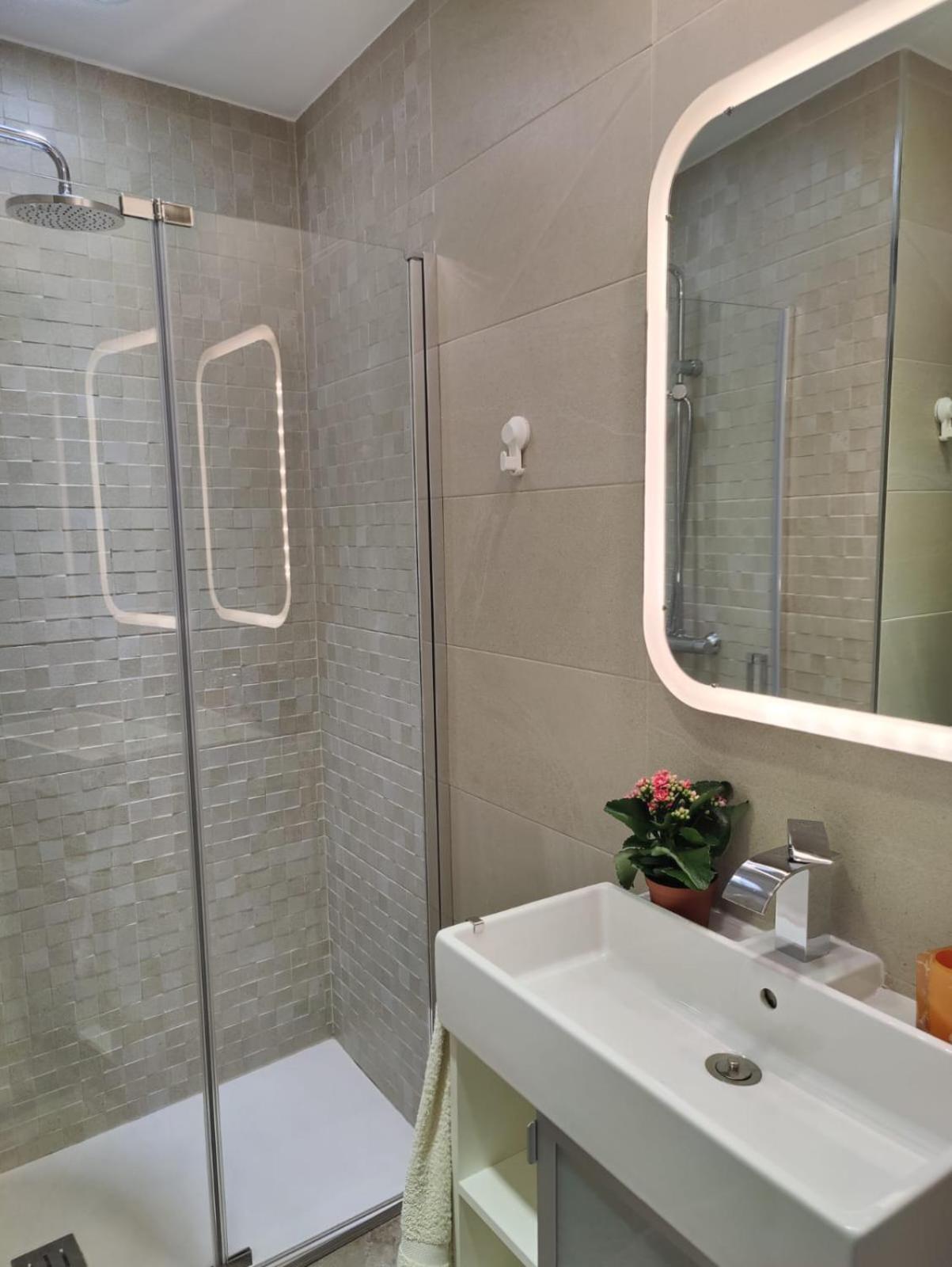 Luminoso Apartamento Exterior Con Balcon Y Patio En Centro Historico Feria-Alameda 塞维利亚 外观 照片